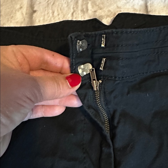 Old Navy Stretch Women’s Black Shorts Size 10 - Picture 4 of 13